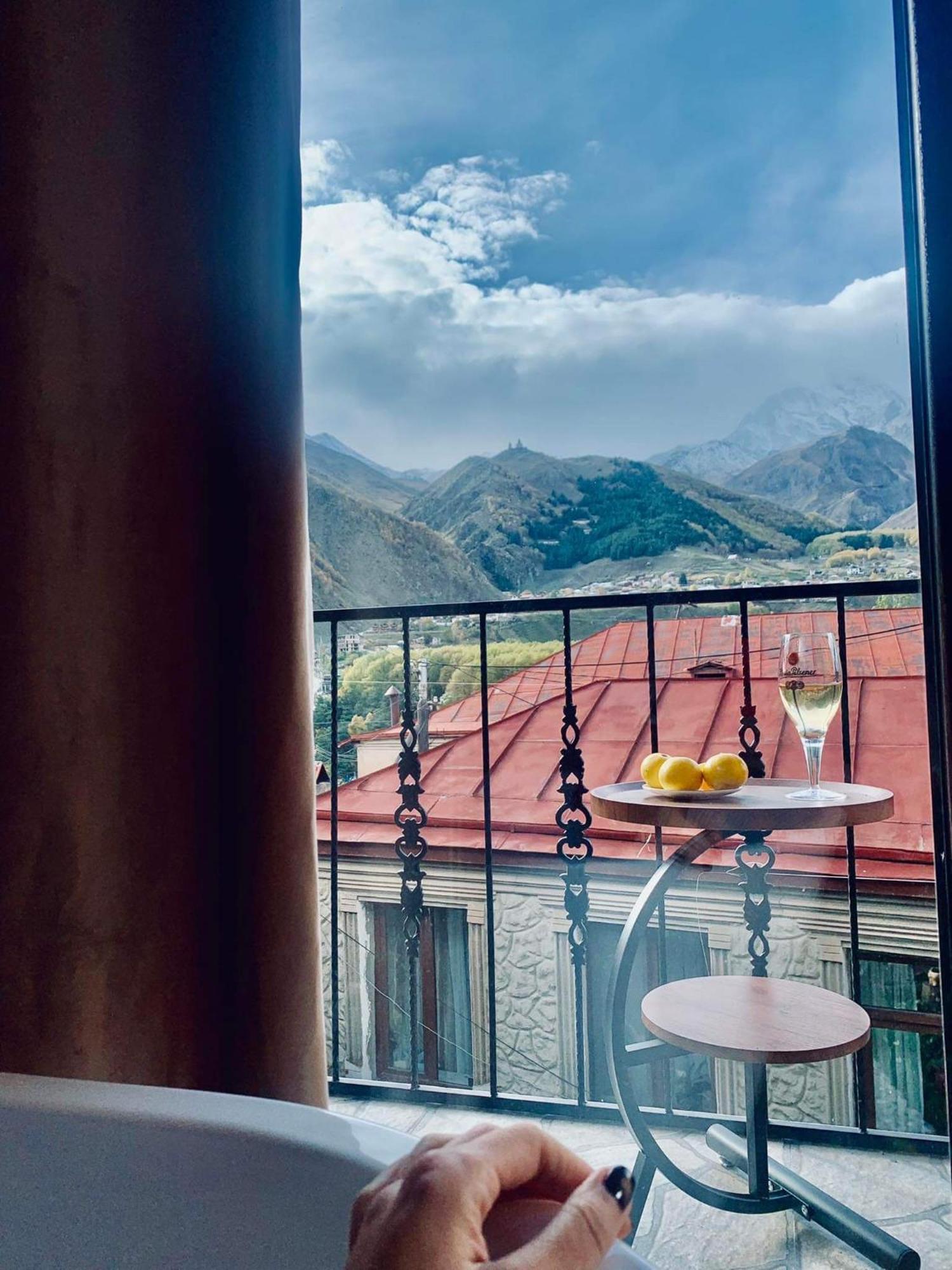 Sunny Guesthouse Kazbegi Ngoại thất bức ảnh