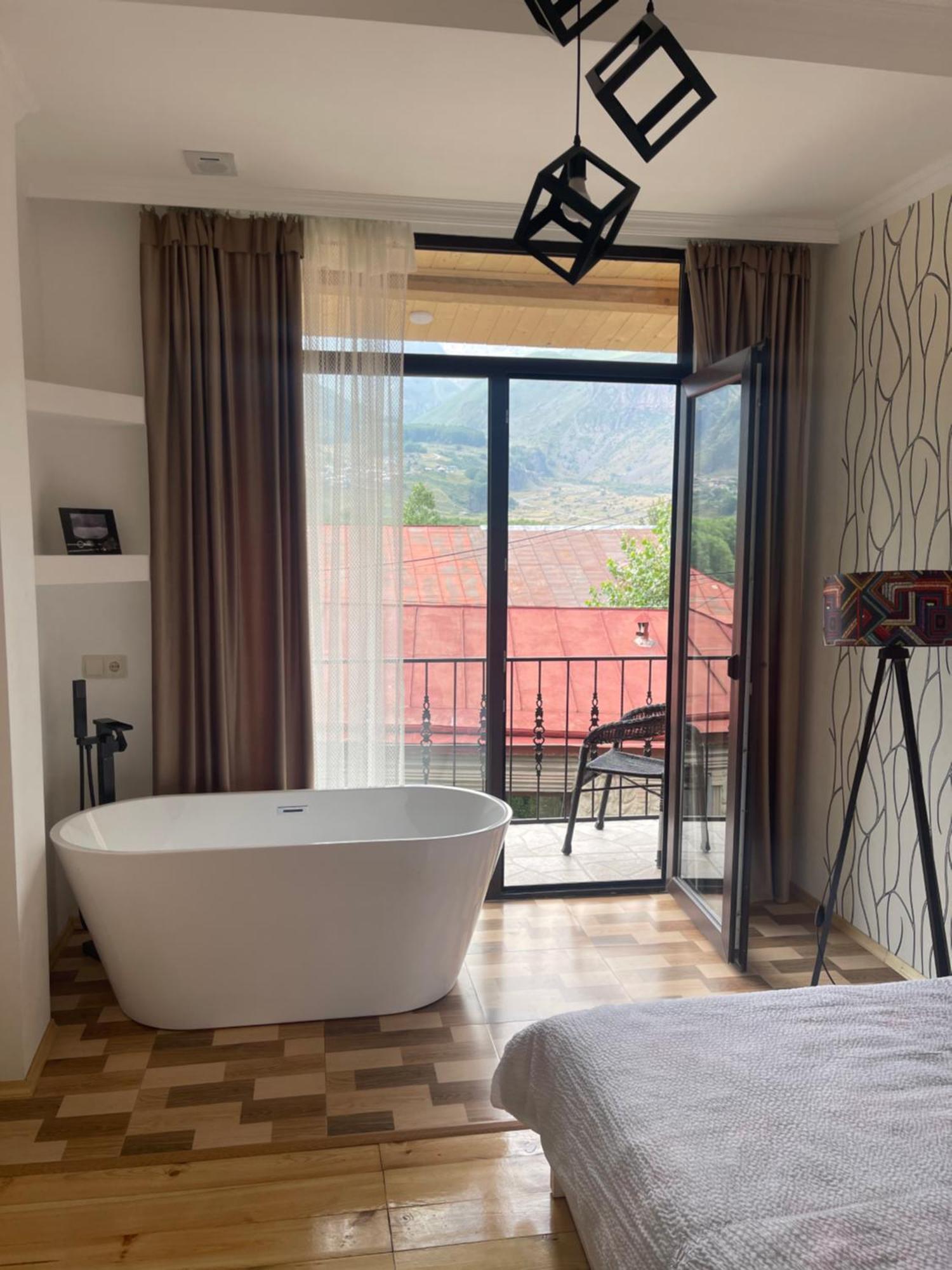 Sunny Guesthouse Kazbegi Ngoại thất bức ảnh
