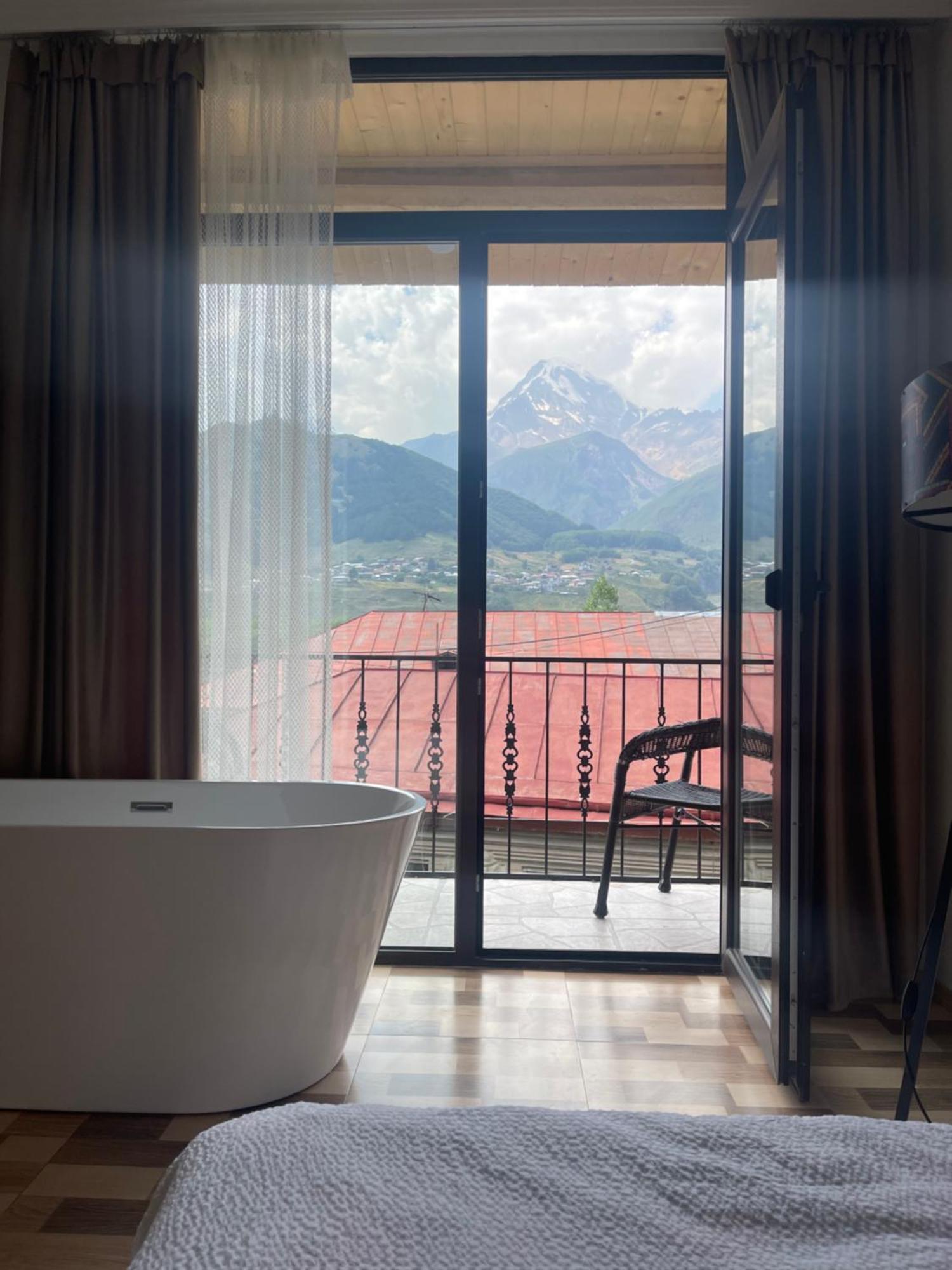 Sunny Guesthouse Kazbegi Ngoại thất bức ảnh