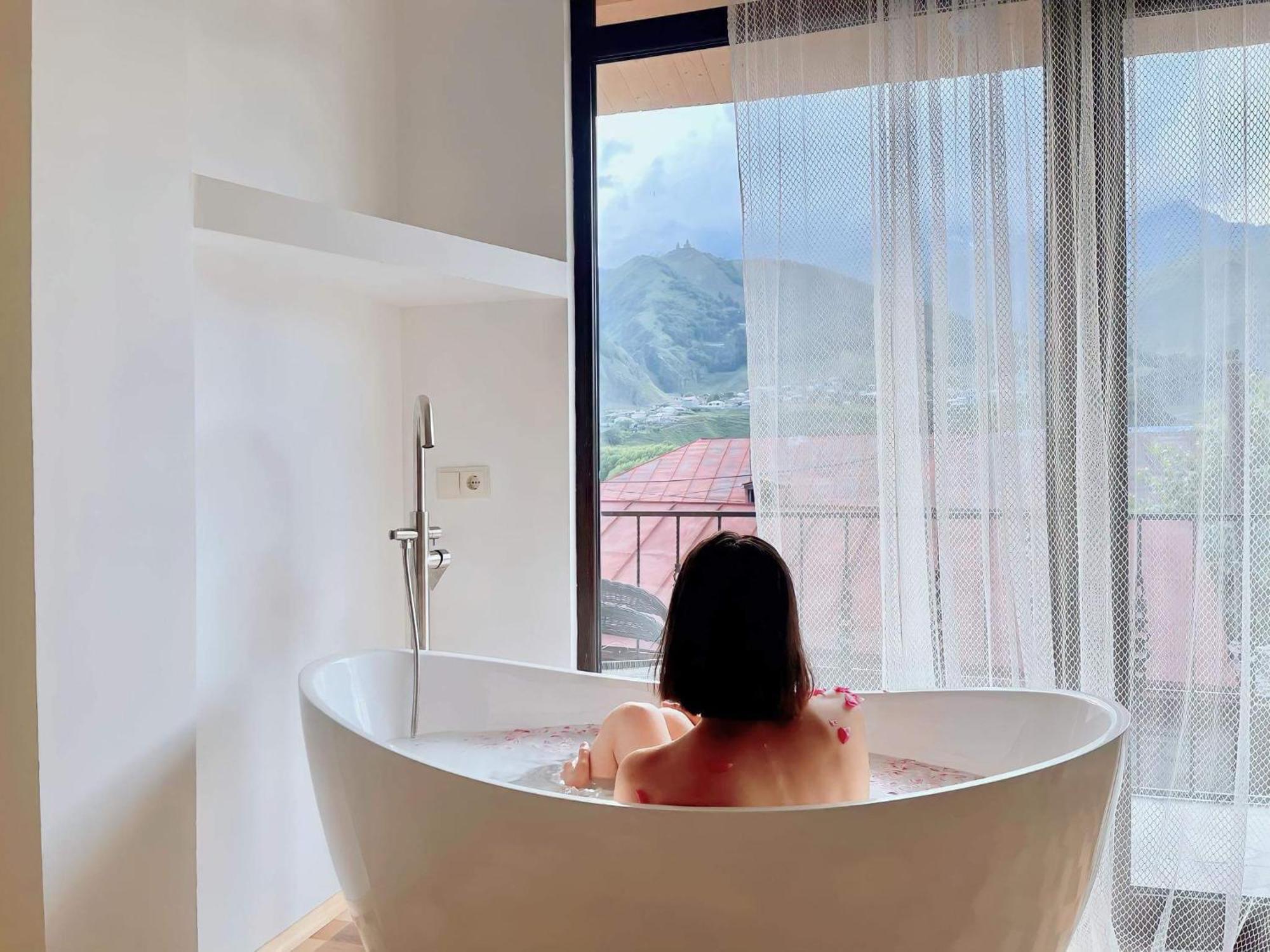 Sunny Guesthouse Kazbegi Ngoại thất bức ảnh