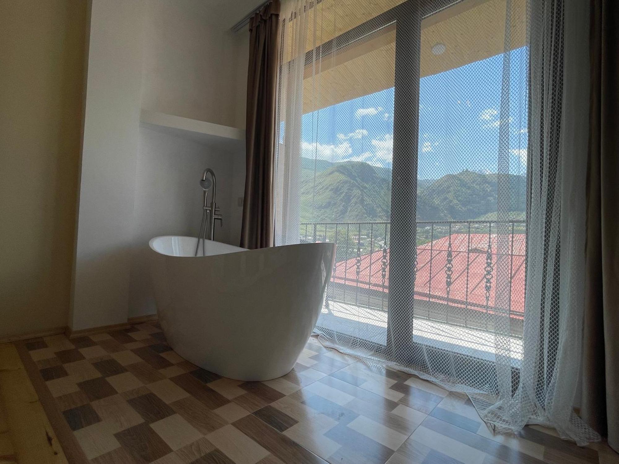 Sunny Guesthouse Kazbegi Ngoại thất bức ảnh