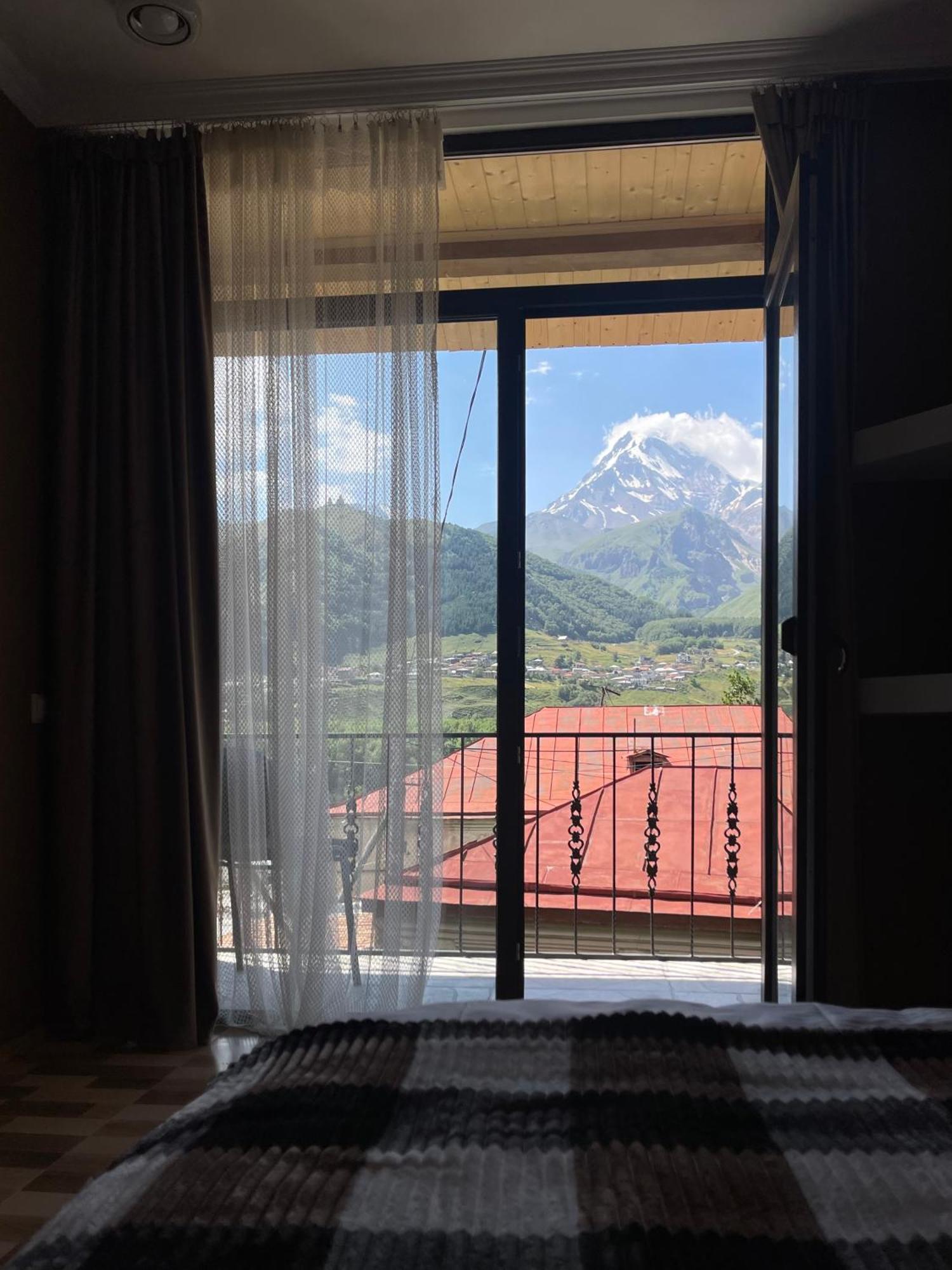 Sunny Guesthouse Kazbegi Ngoại thất bức ảnh